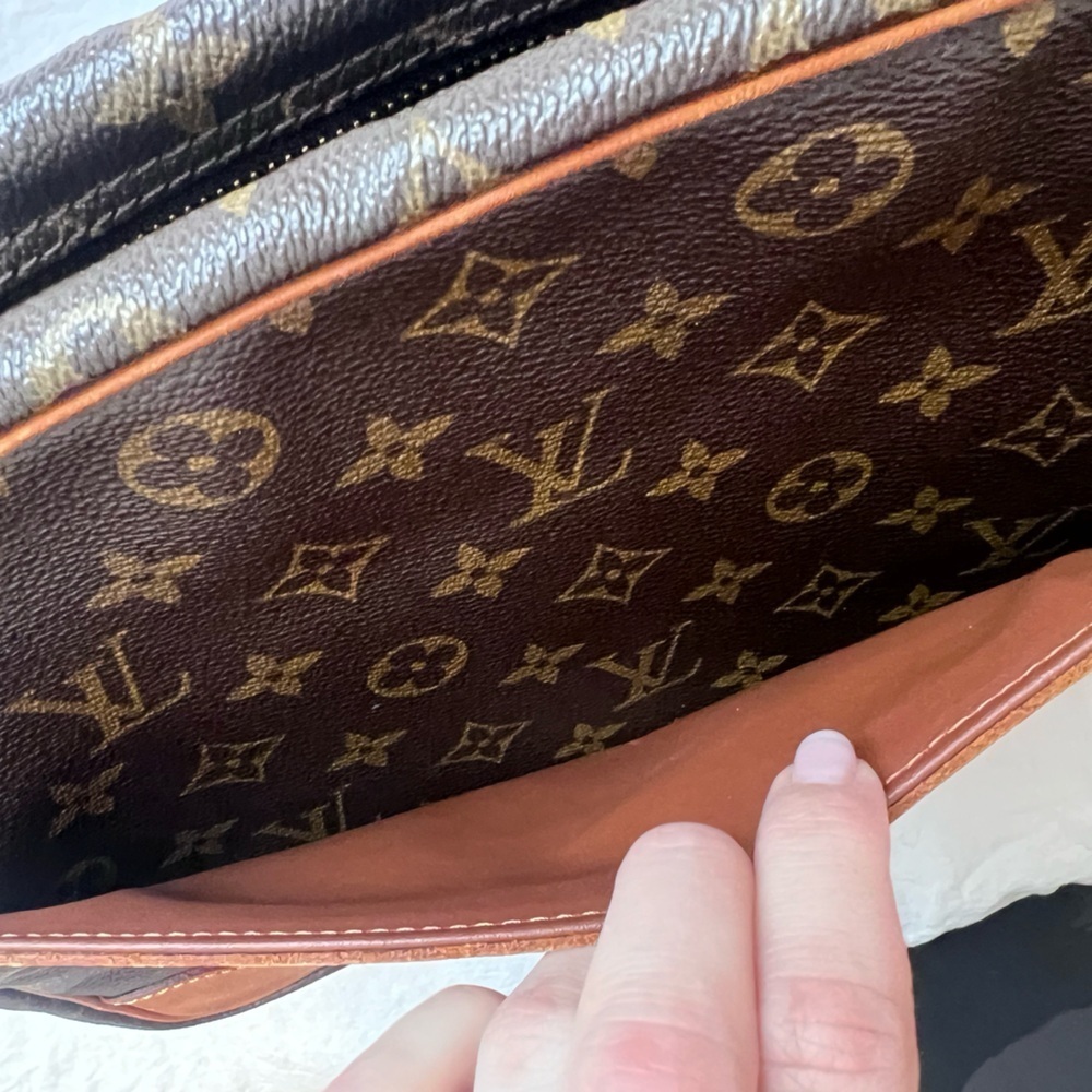 Authenticated Louis Vuitton Monogram Trocadero Crossbody NO0991 - Picture 8 of 15